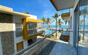 Apartamento en condominio con vista al mar